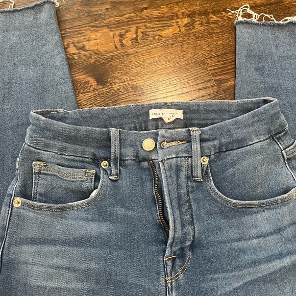 Good American Good Legs Skinny Jeans - Picture 2 of 6